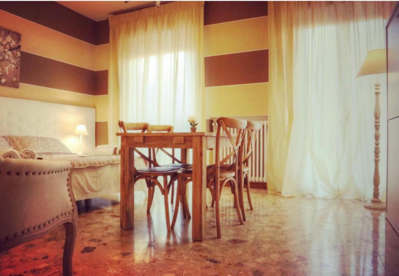 La Casetta Di Lina Rooms And Apartments 베로나 외부 사진