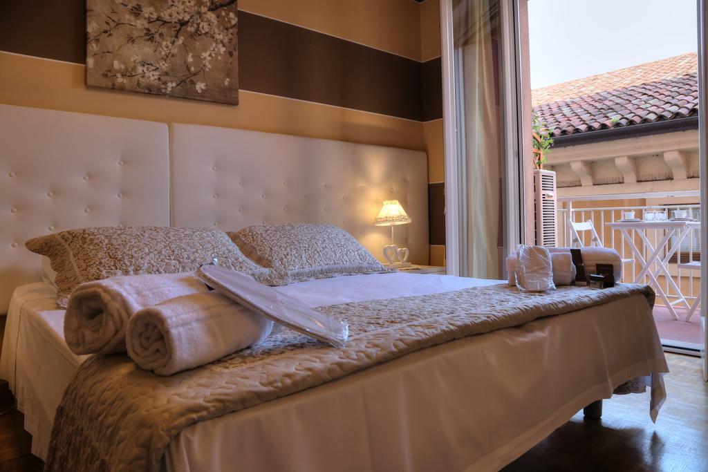 La Casetta Di Lina Rooms And Apartments 베로나 외부 사진