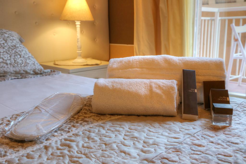 La Casetta Di Lina Rooms And Apartments 베로나 외부 사진